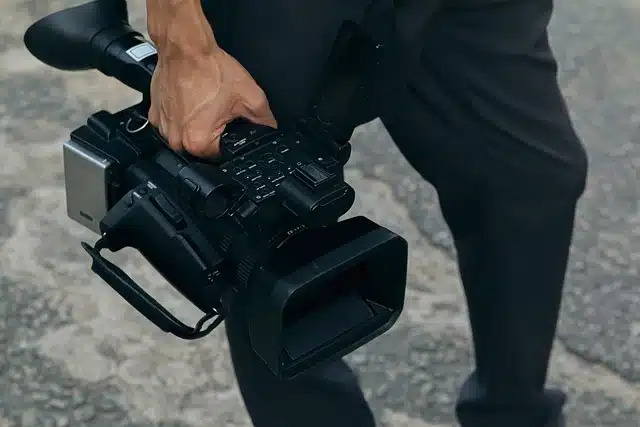 Hogyan dobja fel a rendezvény hangulatát egy moderátor?