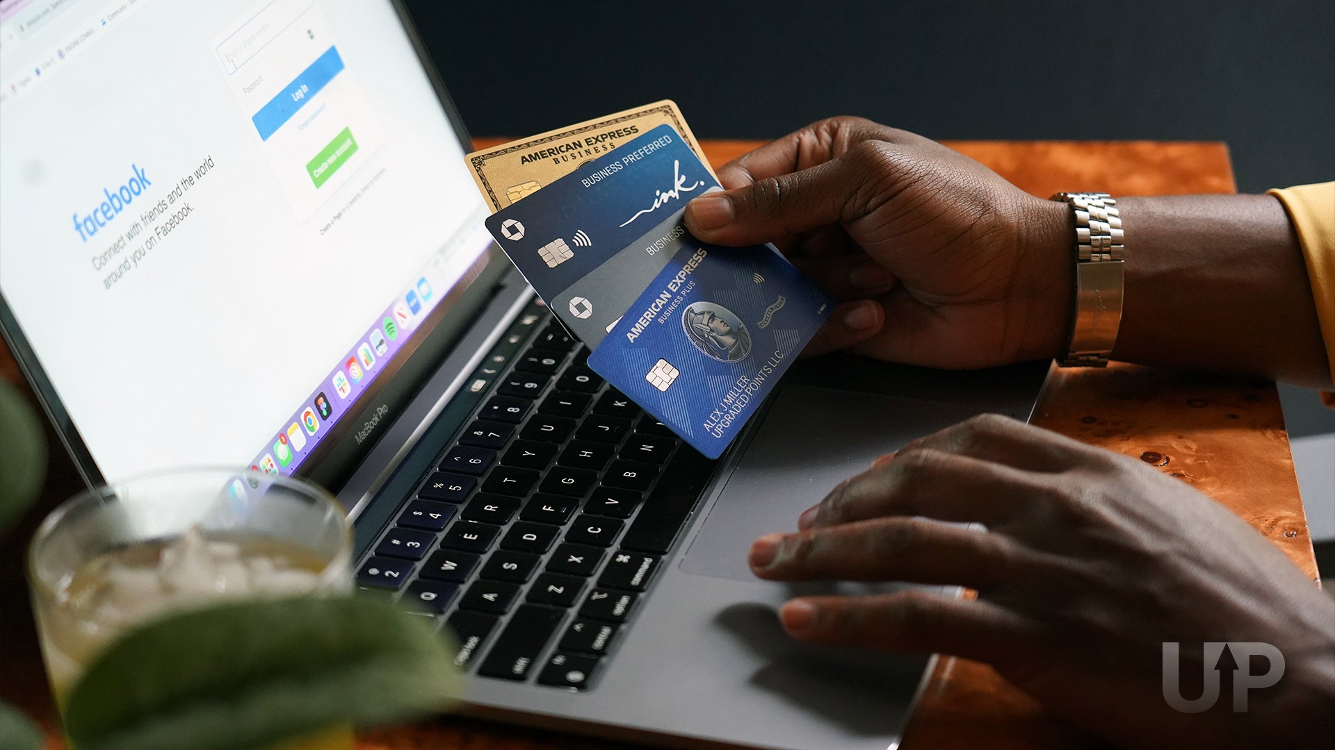 أفضل 6 بطاقات ائتمان تجارية لعمليات الشراء الإعلانية